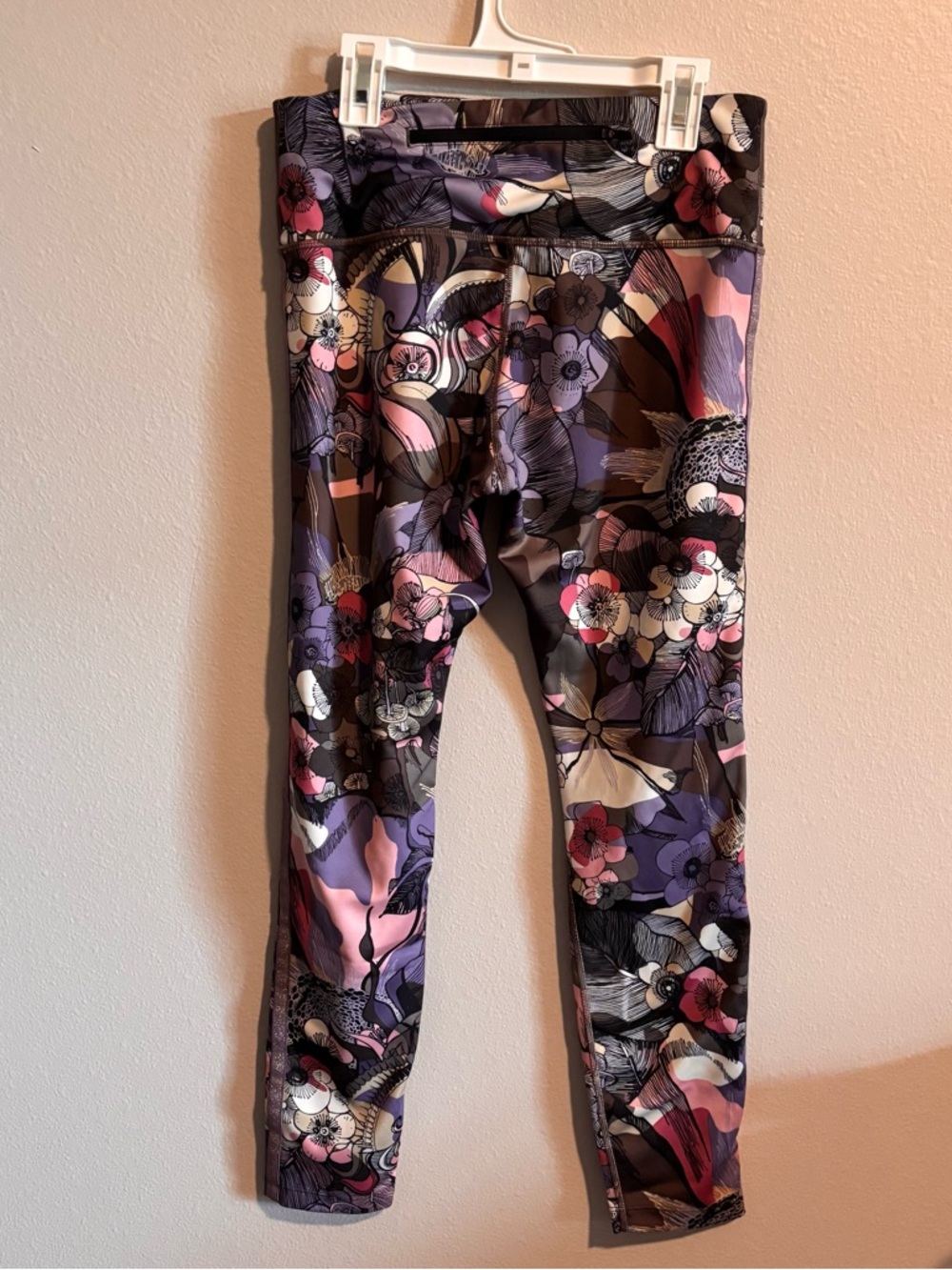 Nike Dri Fit Size M Purple Floral Athletic Leggings - Picture 3 of 5